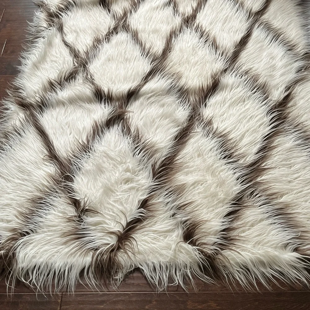 #Z GALLERIE RUG/ Throw, smoke free pet free home. White W/ Brown lines.